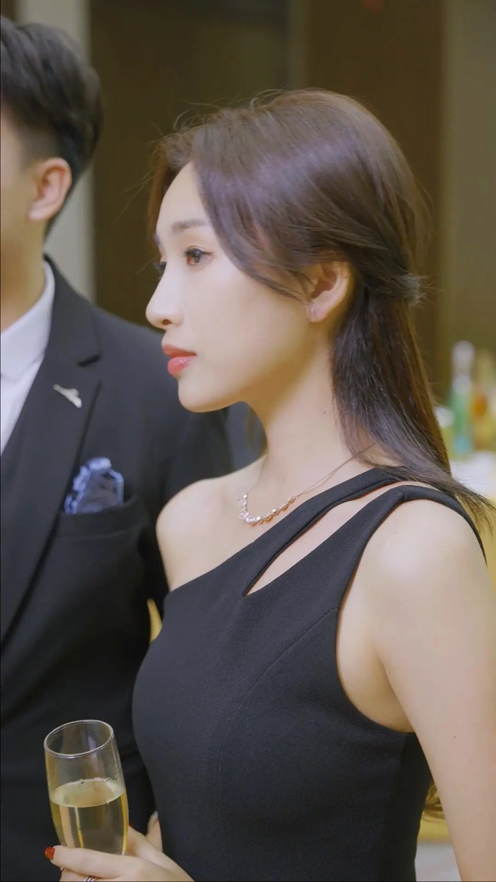 退婚后宗主马甲藏不住截图4